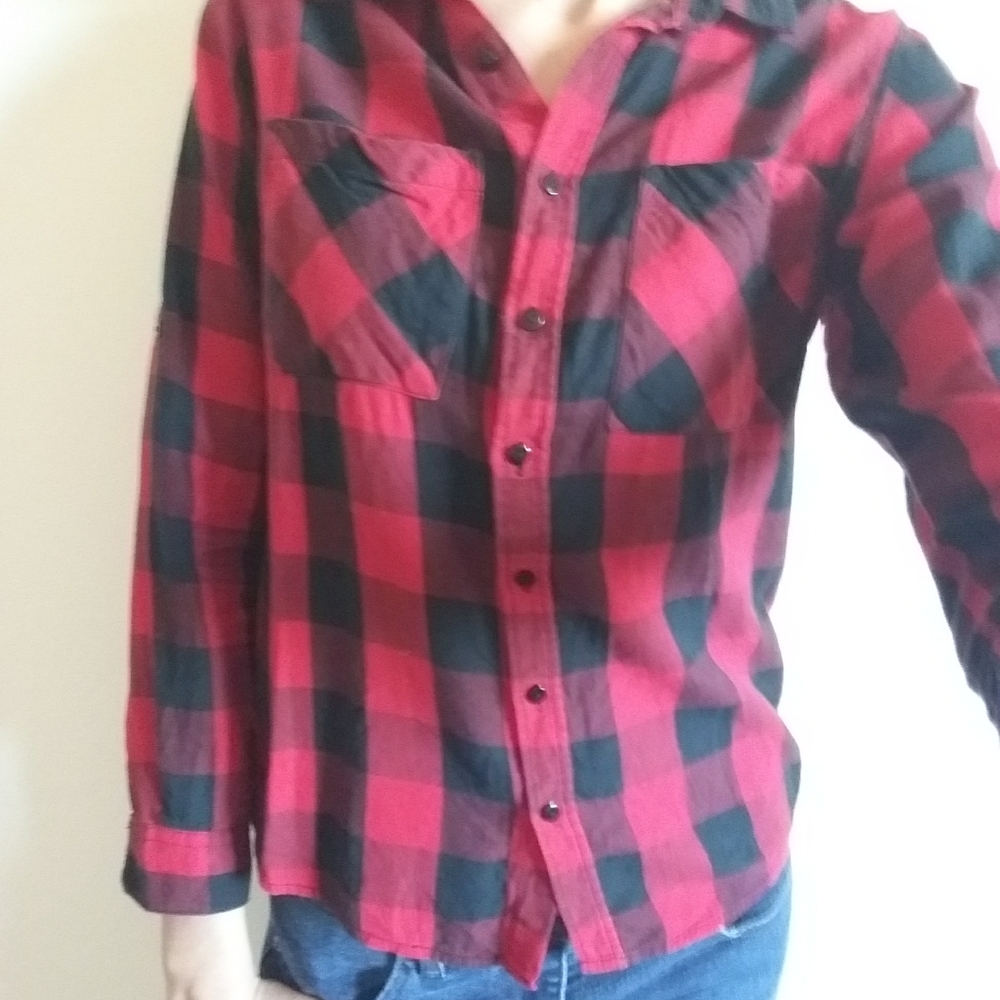 🌸 3 for $20 Red and Black Plaid Shirt
